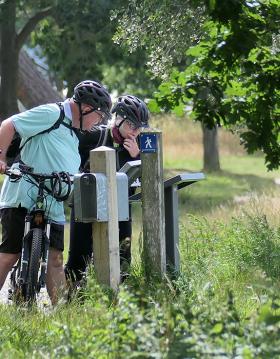 Tag på vandre eller cykeltur på Hindsgavl Halvøen